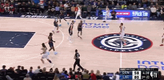 穷追猛打！鲍威尔抢断反击飞身暴扣 快船领先24分再度打停掘金